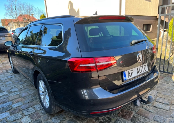 Volkswagen Passat cena 57900 przebieg: 220000, rok produkcji 2018 z Kostrzyn nad Odrą małe 562